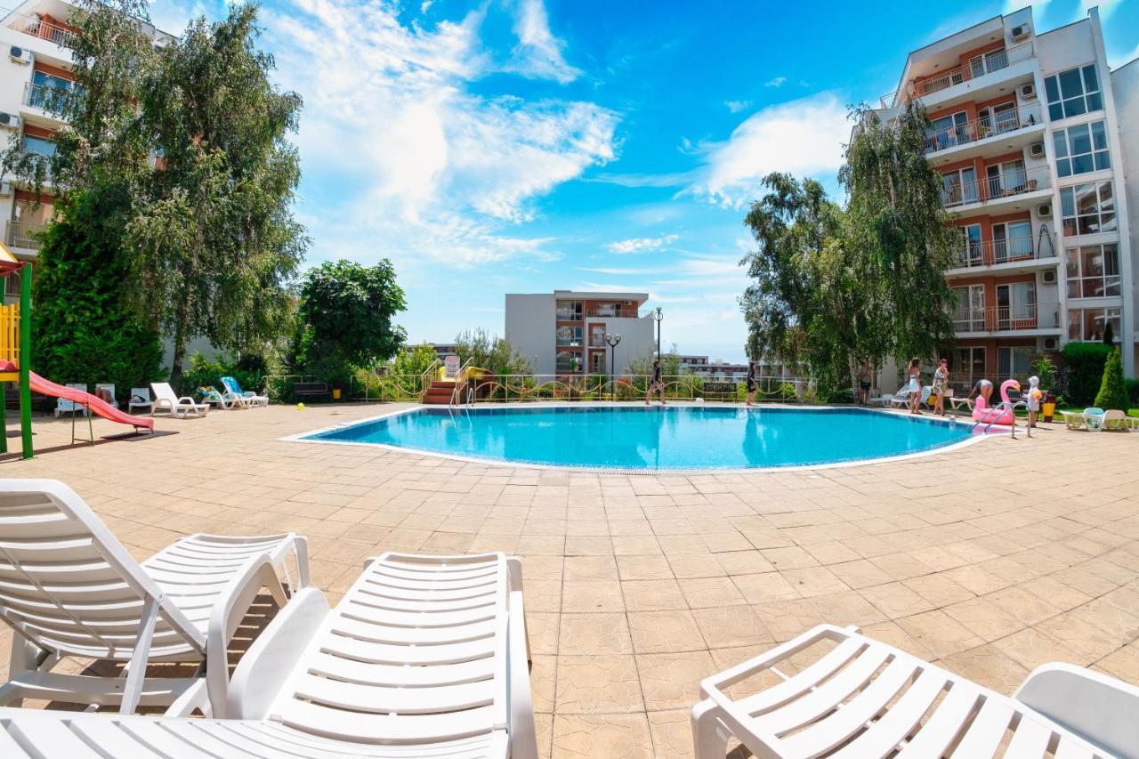 Crown Fort Club Święty Włas Zewnętrze zdjęcie