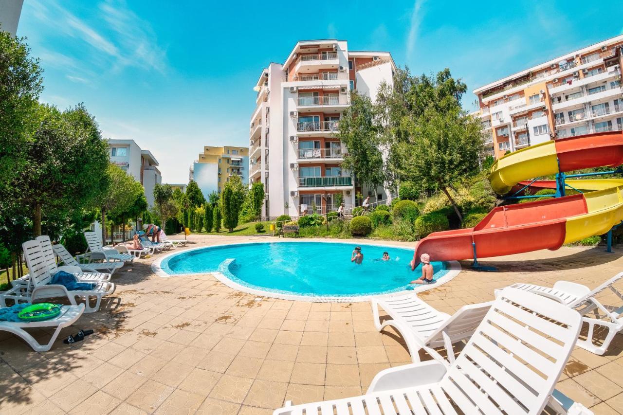 Crown Fort Club Święty Włas Zewnętrze zdjęcie