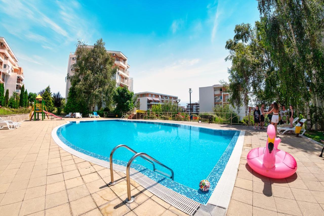 Crown Fort Club Święty Włas Zewnętrze zdjęcie