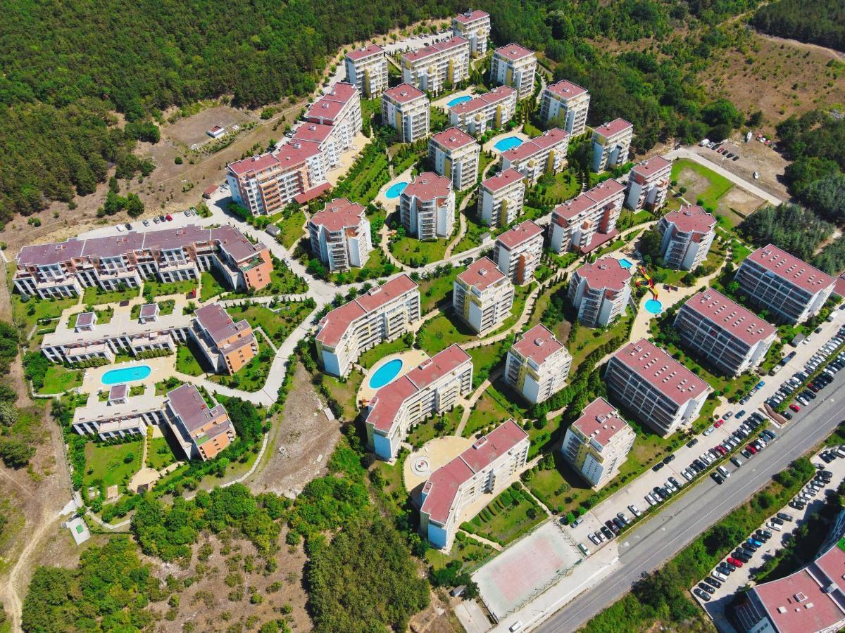 Crown Fort Club Święty Włas Zewnętrze zdjęcie