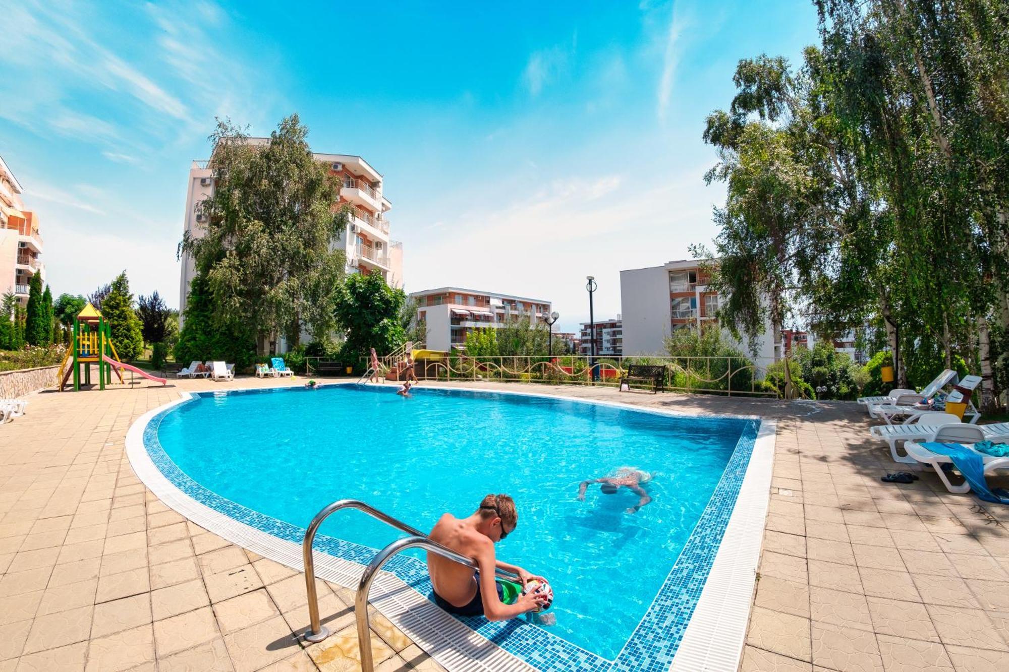 Crown Fort Club Święty Włas Zewnętrze zdjęcie