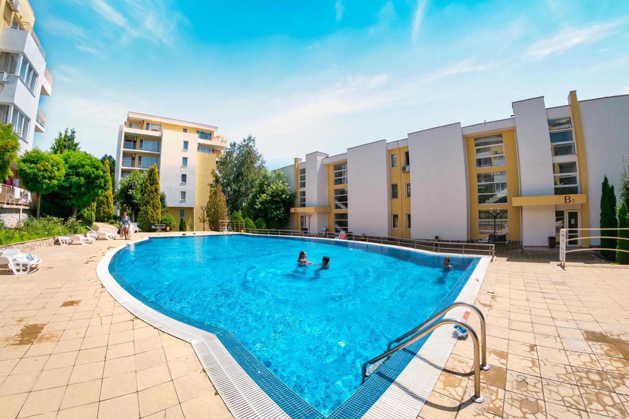 Crown Fort Club Święty Włas Zewnętrze zdjęcie